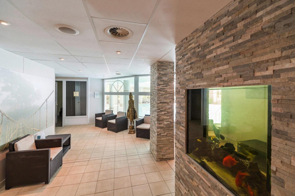 swimming pool spa