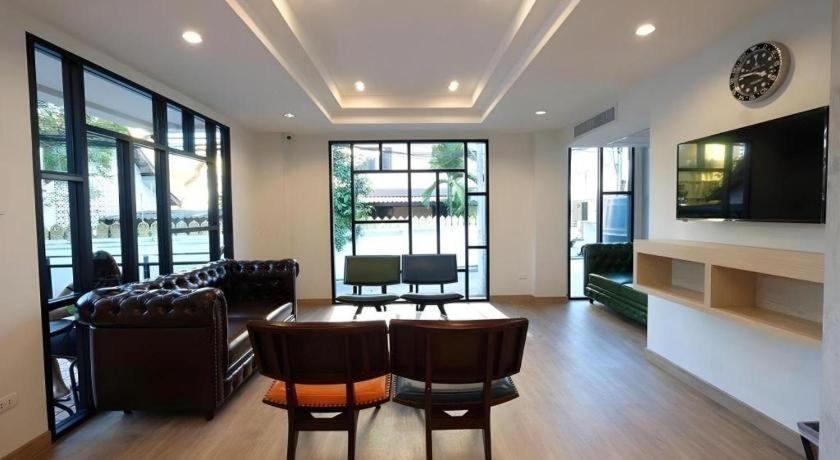 The Y House 35/43