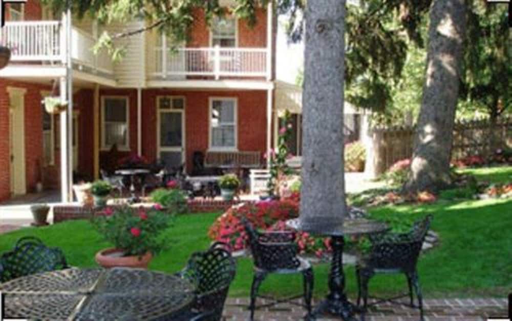 Brickhouse Inn 47/51
