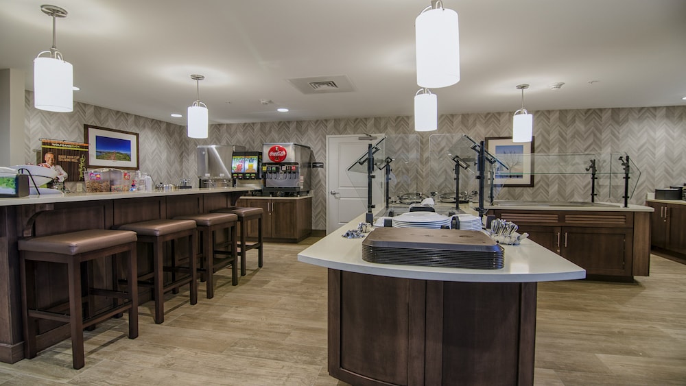 STAYBRIDGE SUITES MARQUETTE 59/82