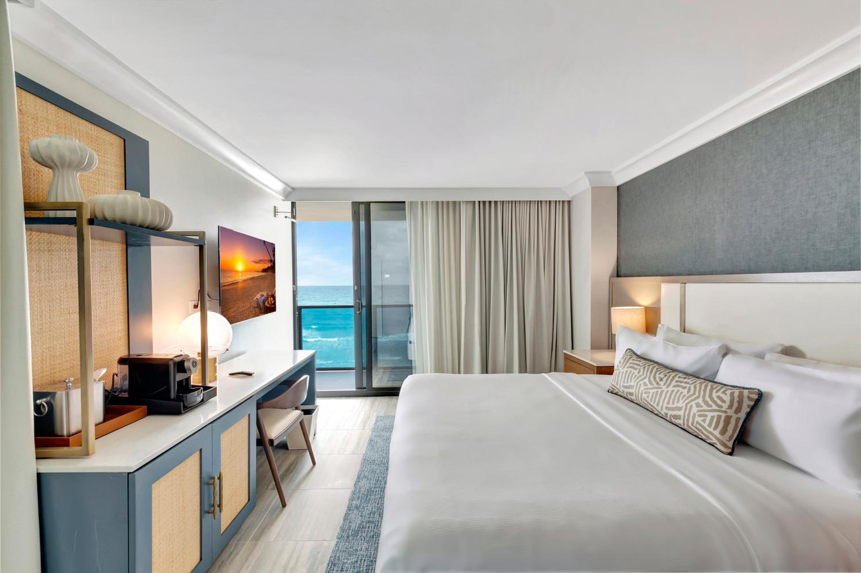 Suite, Ocean Front, Balcony