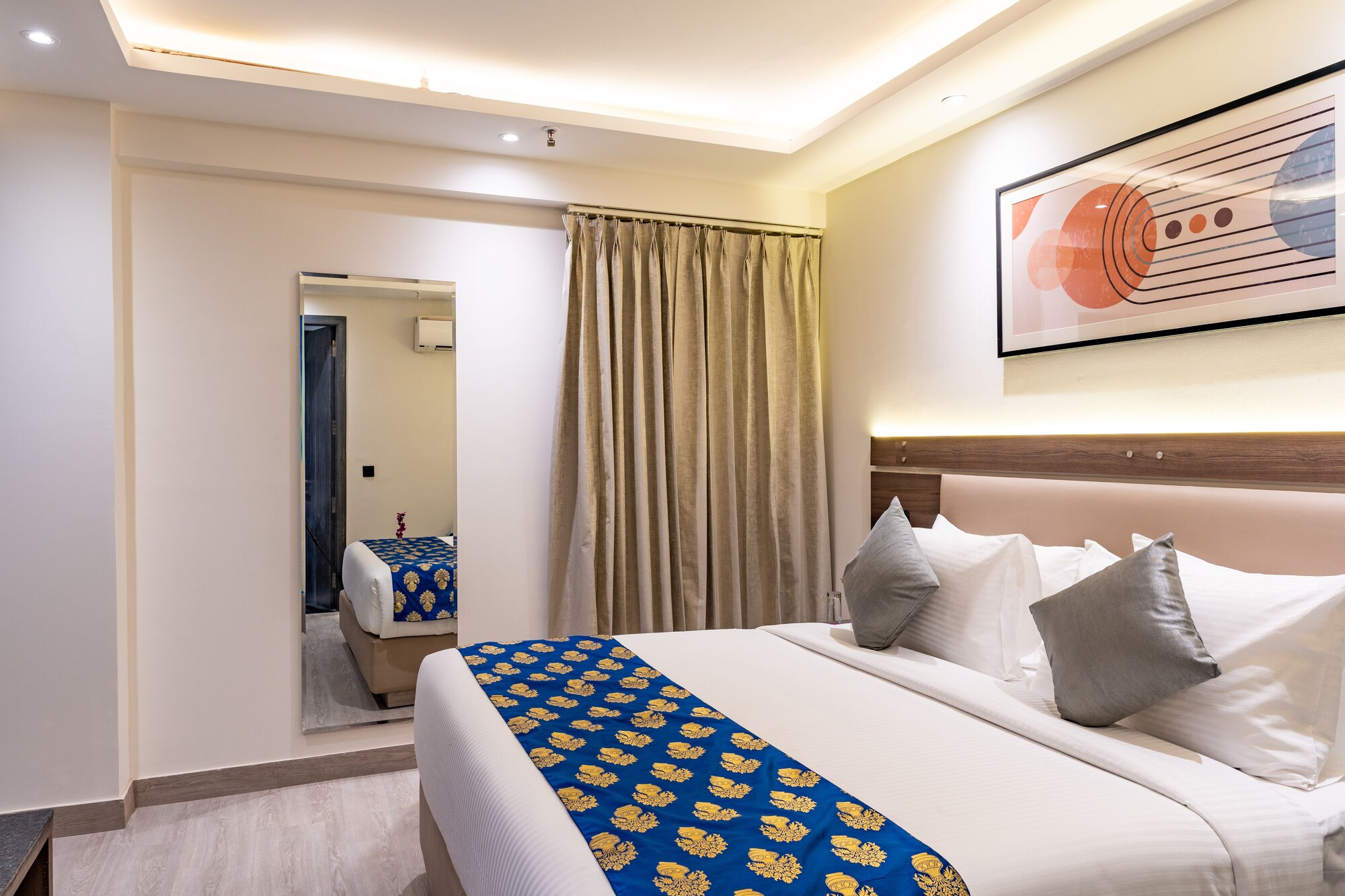 DELUXE, DOUBLE BED