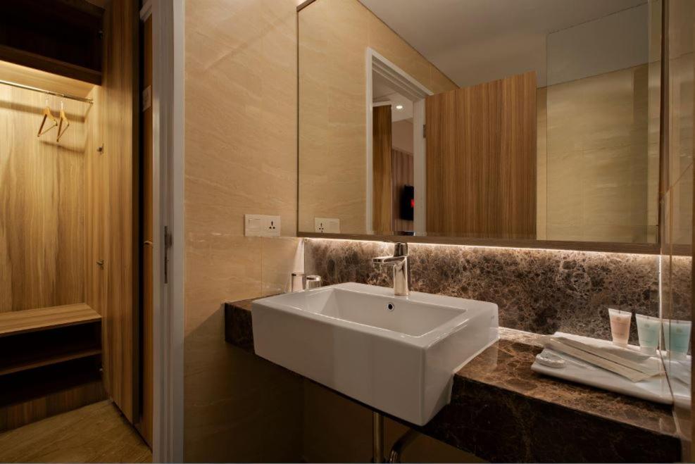 Grand Orchardz Hotel Kemayoran 49/50