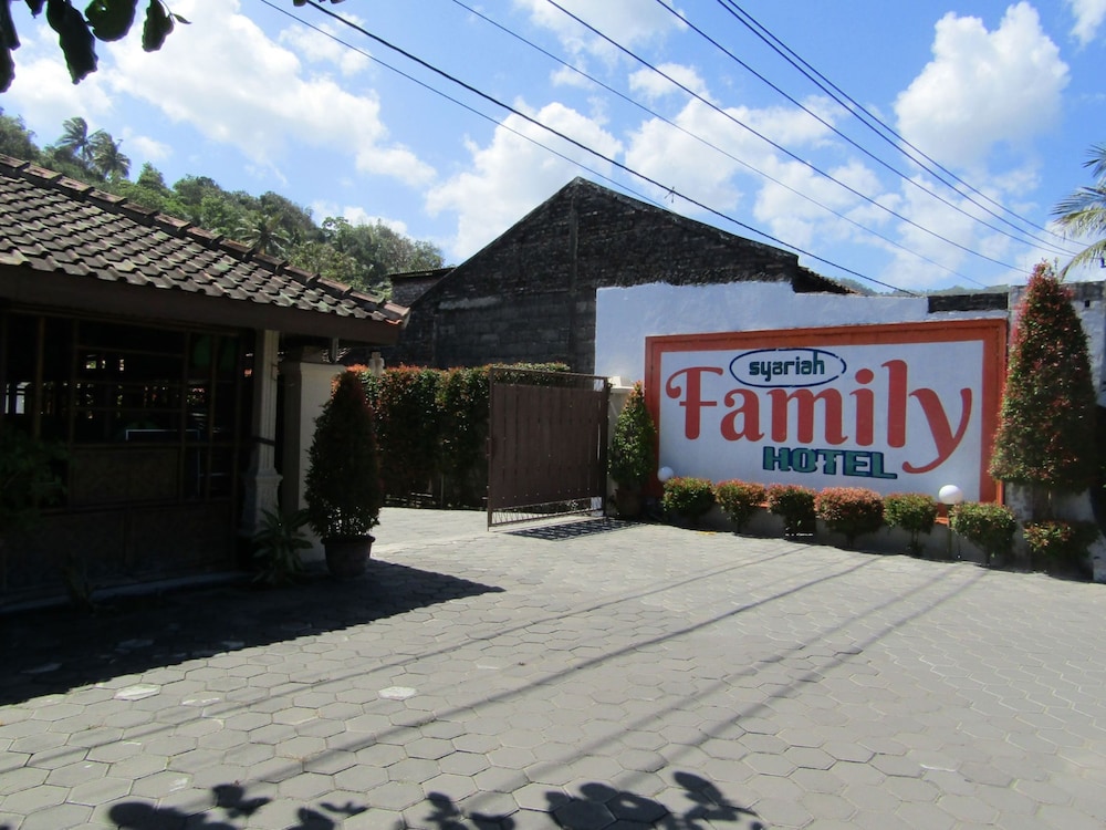 Hotel Family Syariah 1 by ZUZU 25/26
