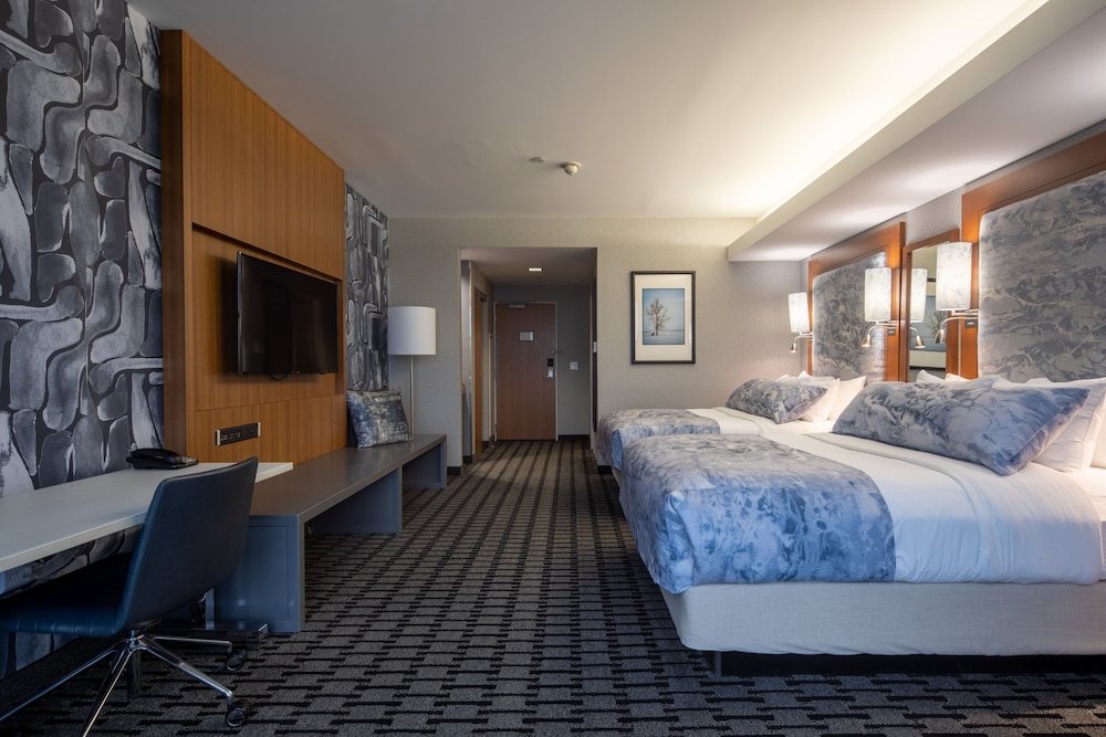 The Hotel at Kirkwood Center 18/65