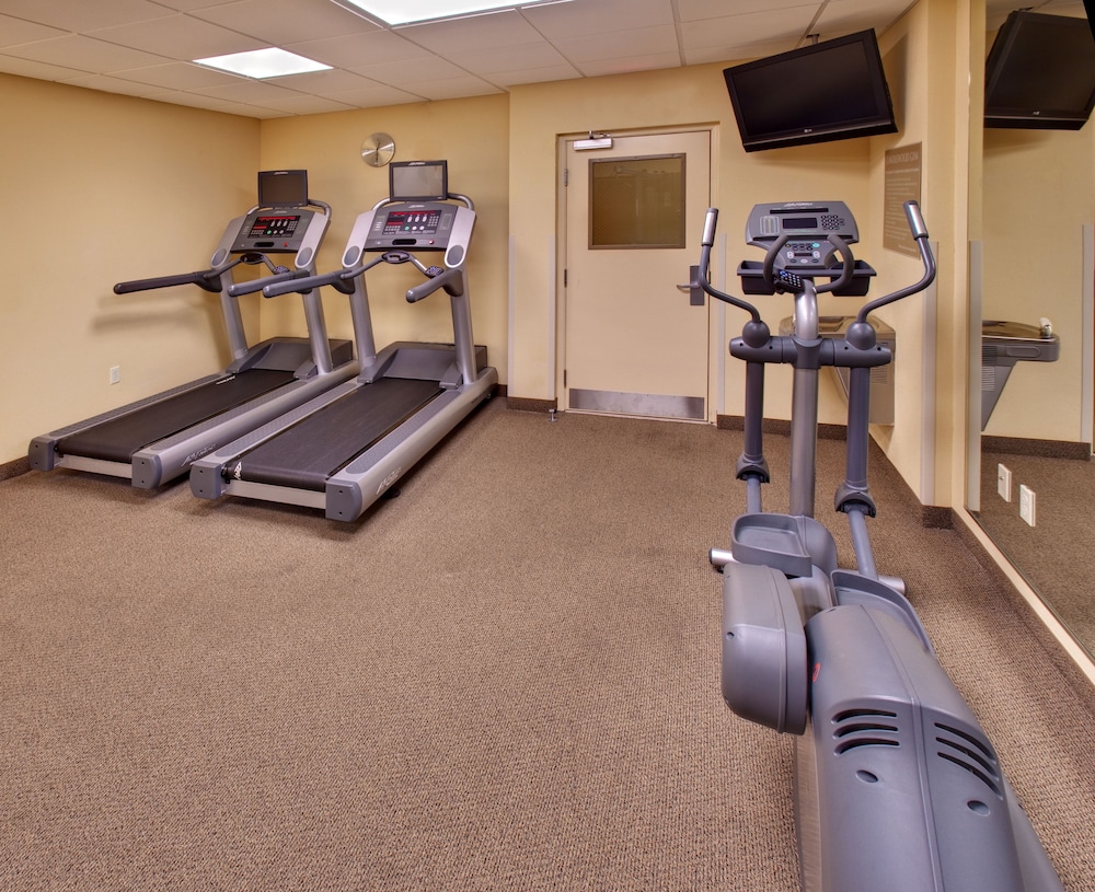 Candlewood Suites Omaha Airport 12/26