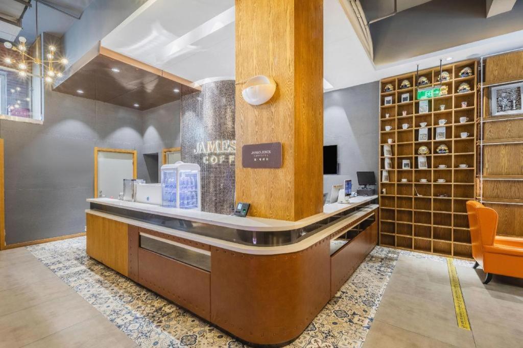 James Joyce Coffetel (Tianjin Railway Station) 14/54