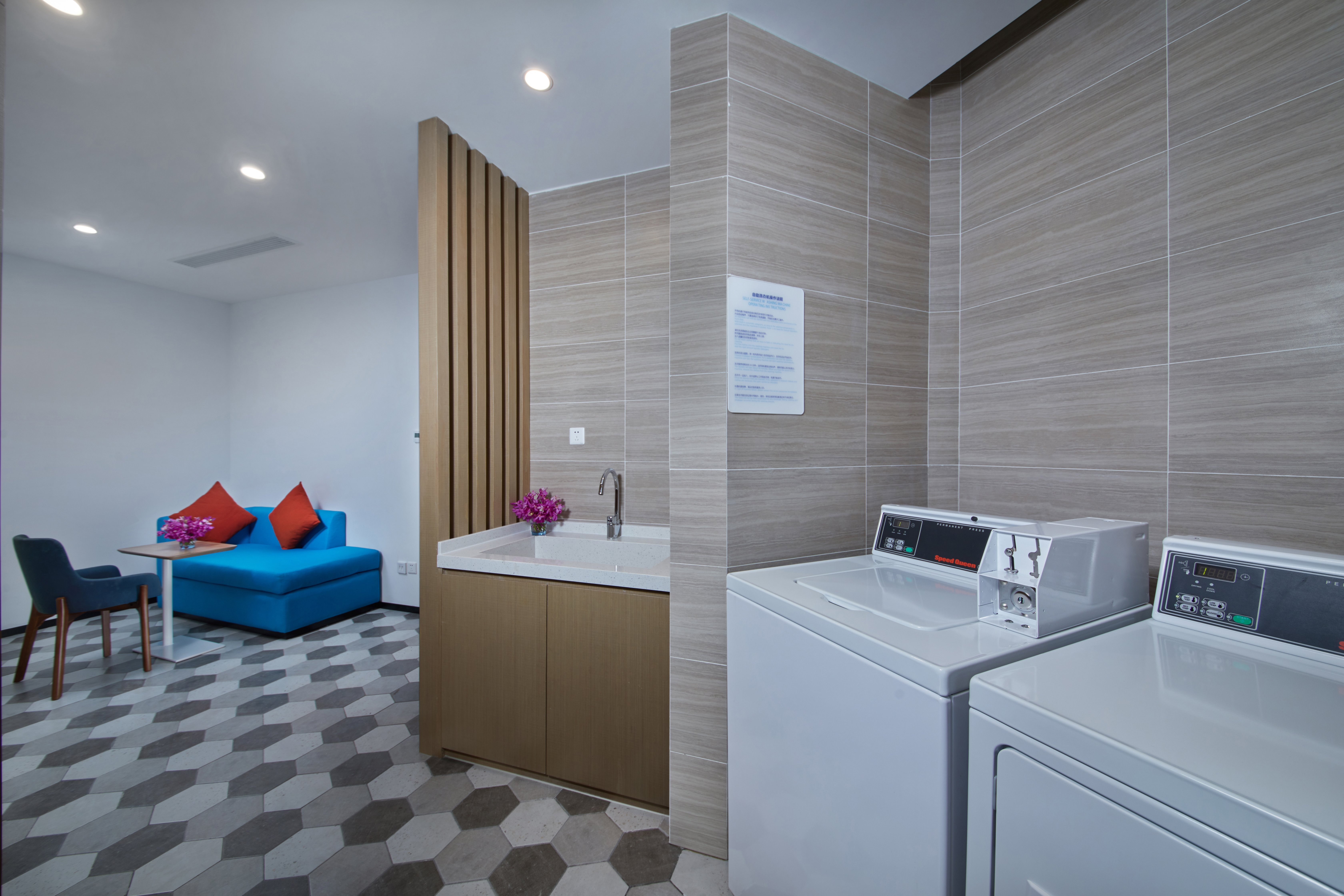 HOLIDAY INN EXPRESS ZHANGJIAGANG EAST 30/31