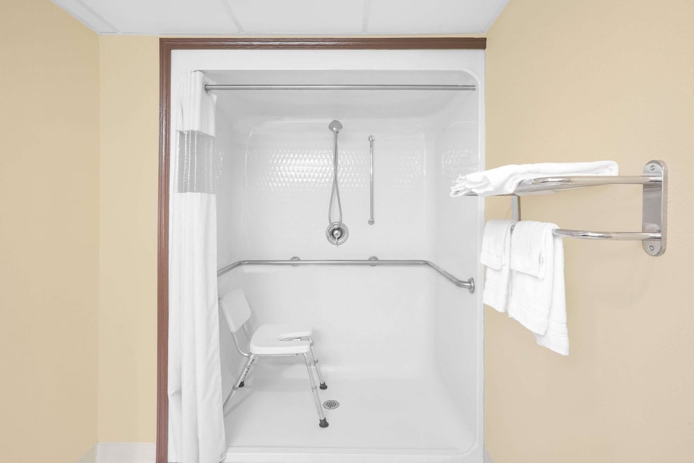 Days Inn by Wyndham Fayetteville 6/14
