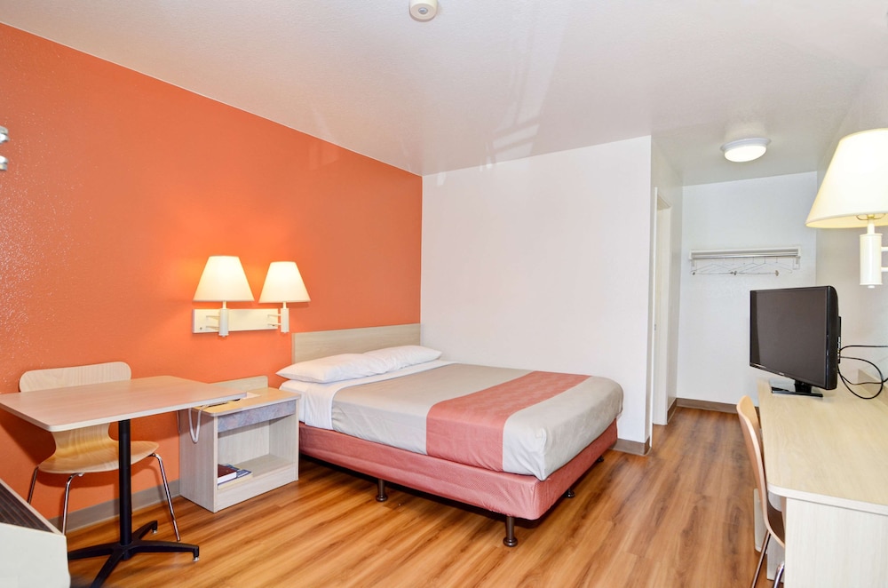 Motel6 Palm Springs, CA - East - Palm Canyon 17/50