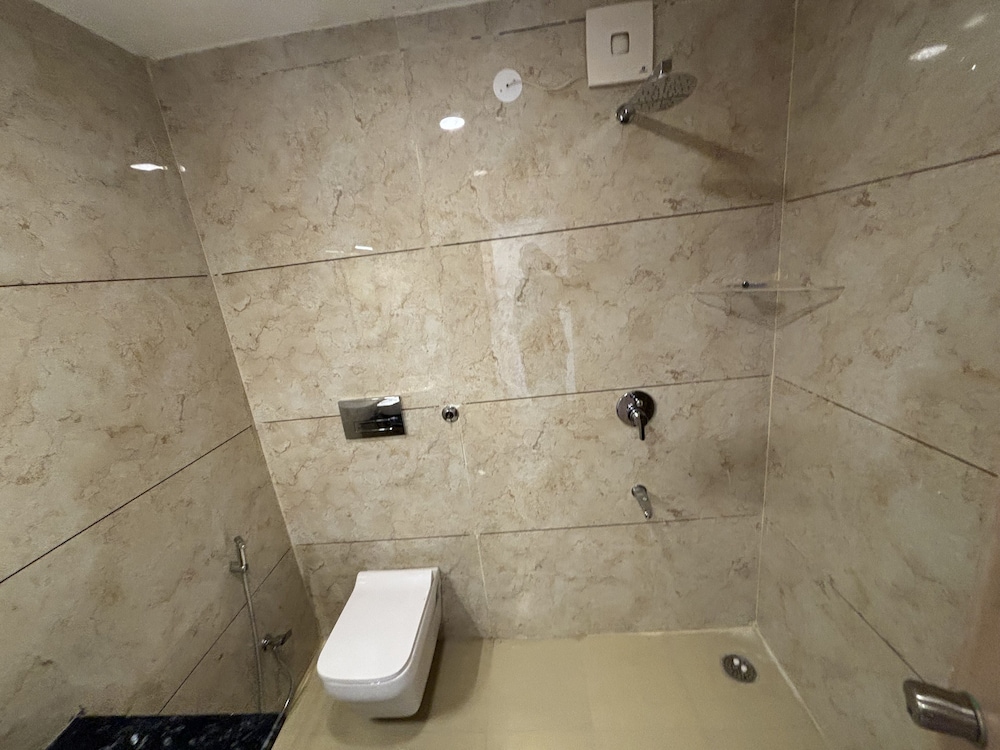 Hotel Maya International 48/50