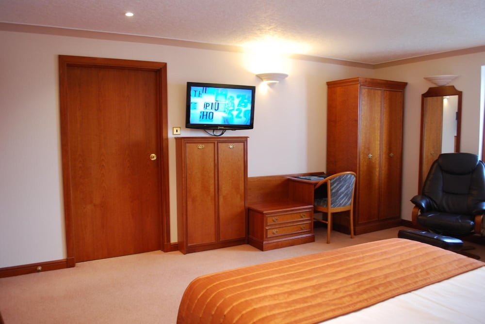 The Priory Hotel 30/48