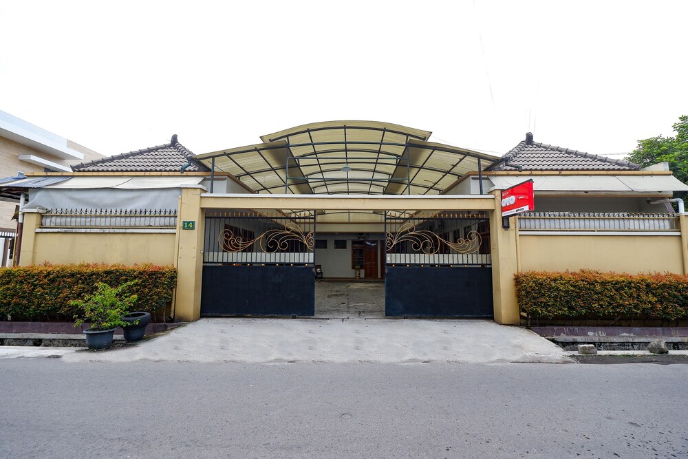 OYO 2737 D'Kost 30/37