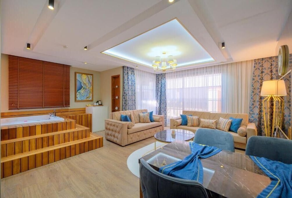 Elysium Green Suites 48/60