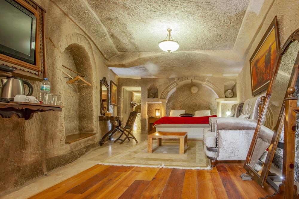 Cave, Standard, King Bed