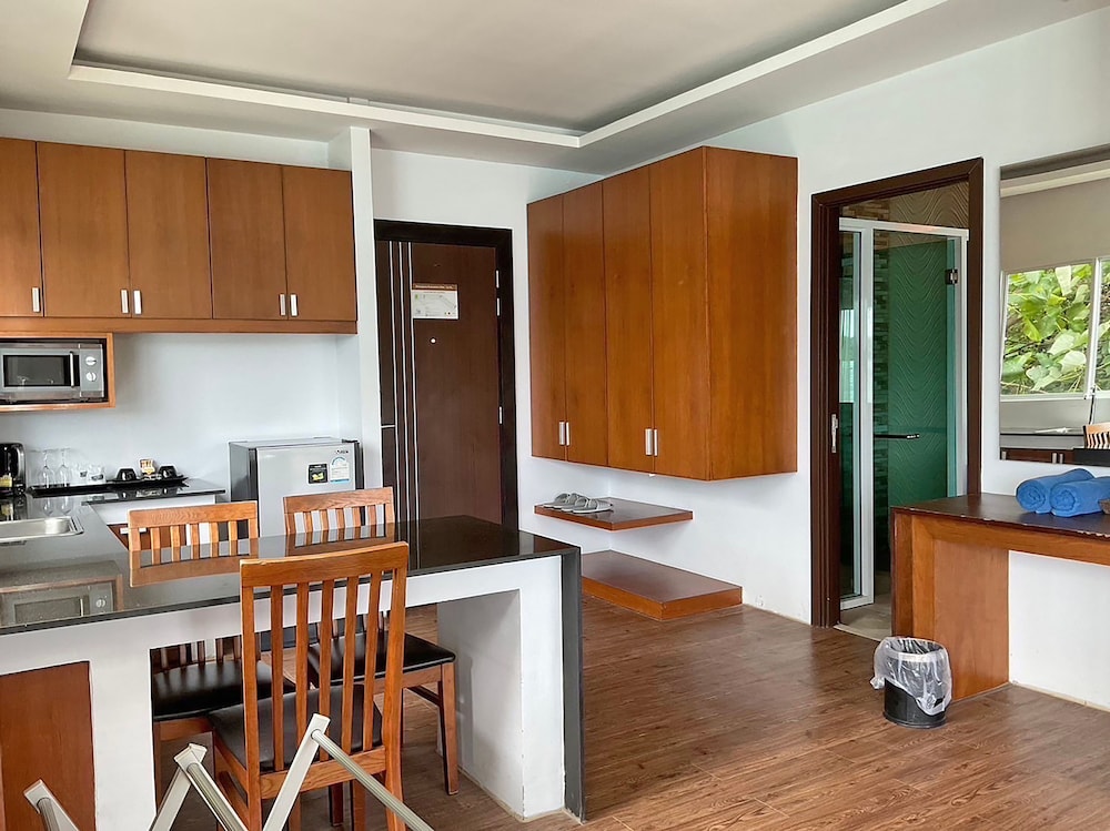 Phi Phi Cliff Beach Resort 20/69