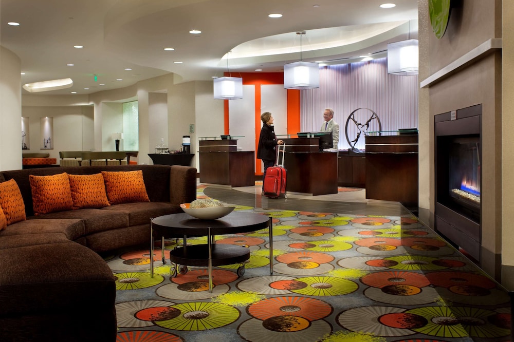 Hilton Garden Inn Cherry Creek 38/62