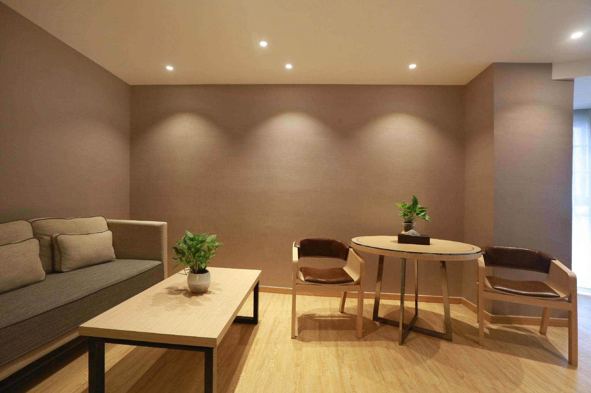 Metropolo Jinjiang Hotels (Haikou Wuzhishan Road, Riyue Duty-free Plaza) 35/52