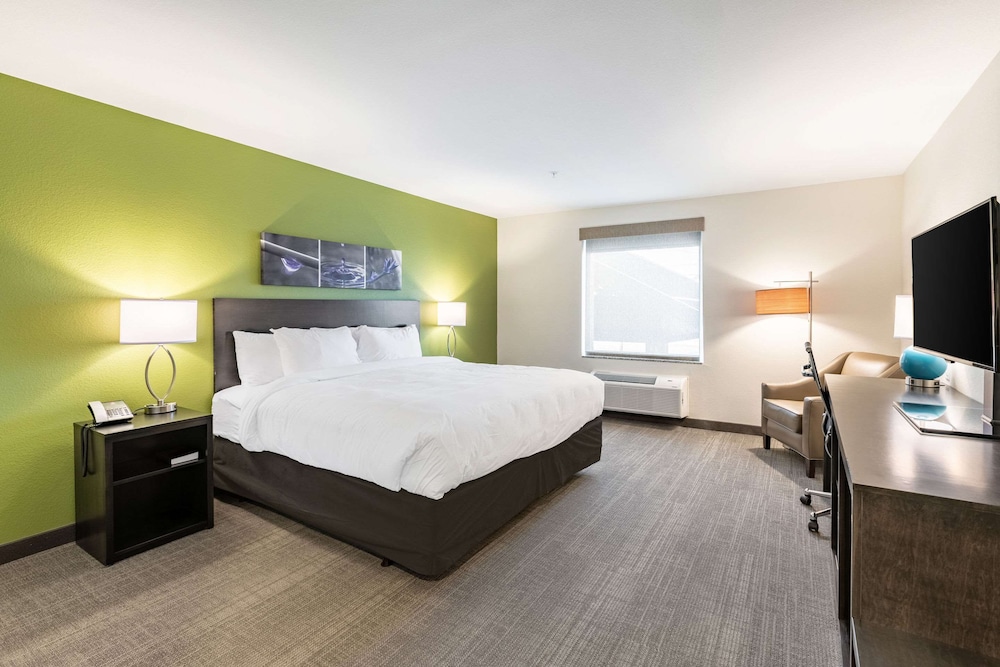 Sleep Inn & Suites Mt. Hope near Auction & Event Center 12/37