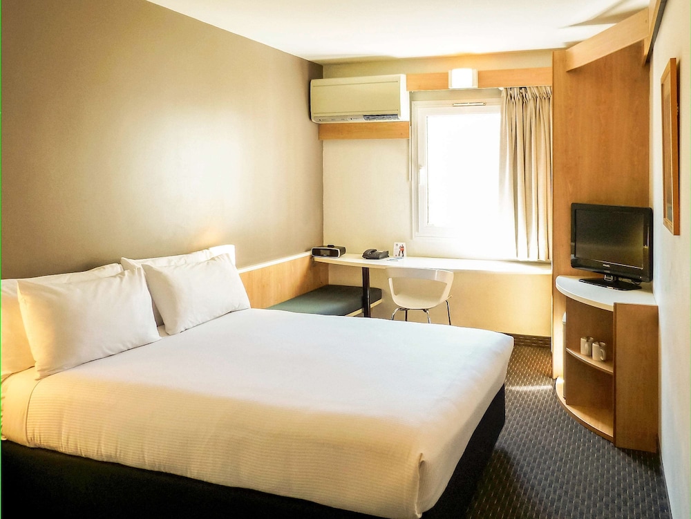 IBIS SYDNEY THORNLEIGH 23/62
