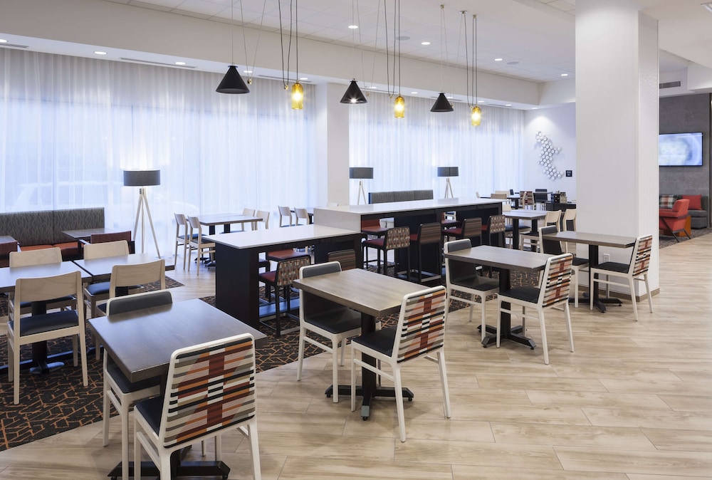 Hampton Inn Suites Phoenix Downtown 33/44