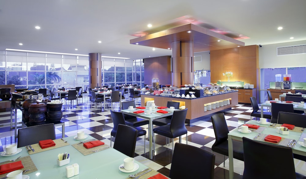 Hotel Santika Makassar 32/37
