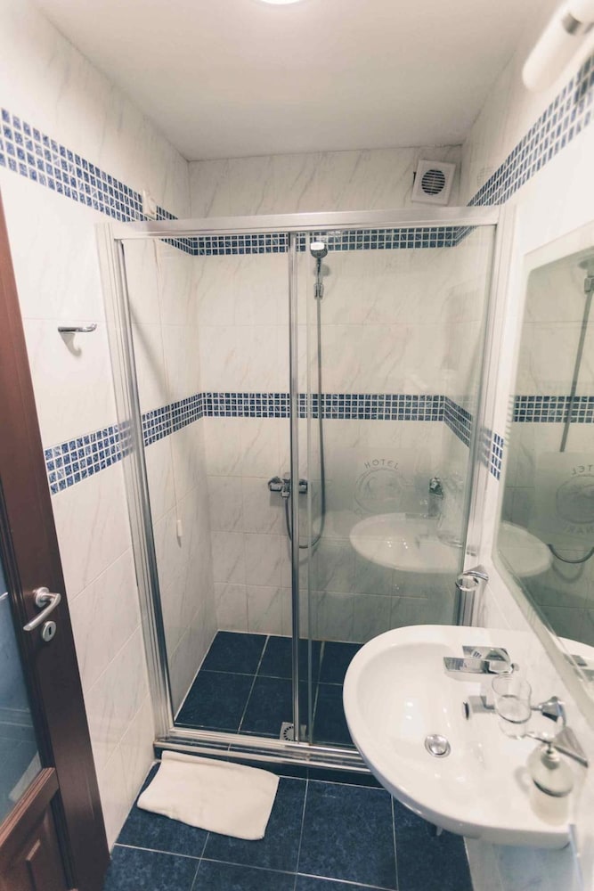 Su Hotel 49/50