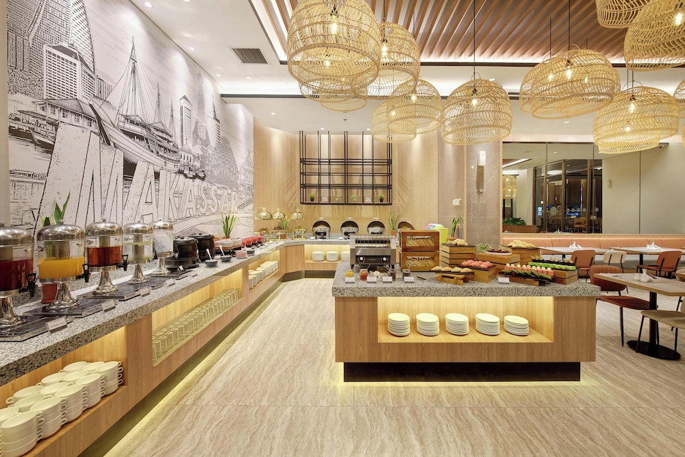 Aston Inn Pantai Losari Makassar 43/55