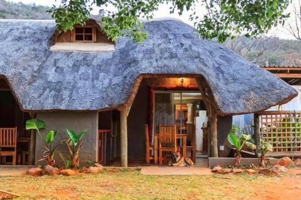 Emahlathini Guest Farm 2/49