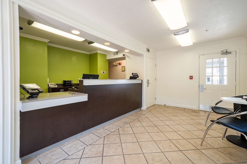 Lobby at Studio 6 Extended Stay - Duluth, GA - Atlanta - Gwinnett Place, DULUTH - GA