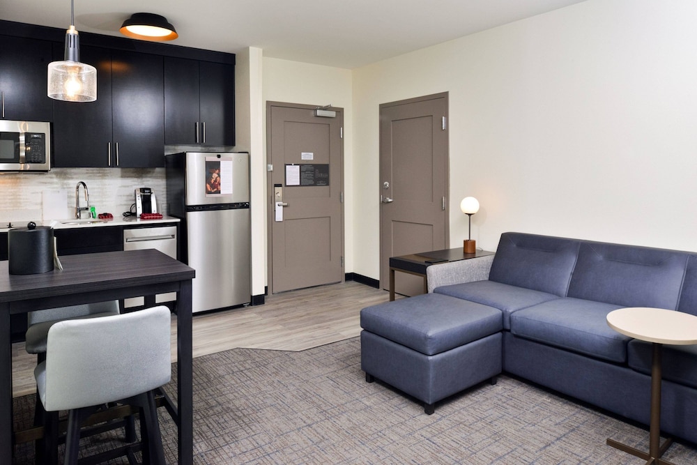 Residence Inn by Marriott Bakersfield West 23/42