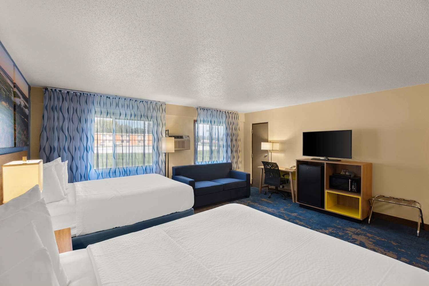 Days Inn by Wyndham Newton - LA 7/34