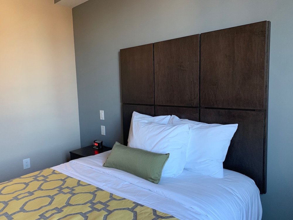 Voyage Hotel 9/15