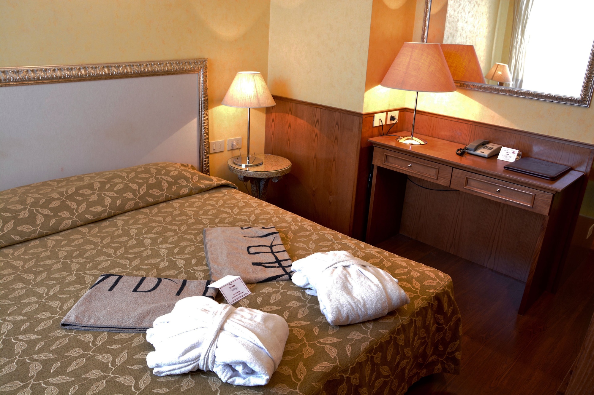 Standard, Quadruple, 1 Double and 1 Single Bed, Ambienthotels Panoramic 2/3