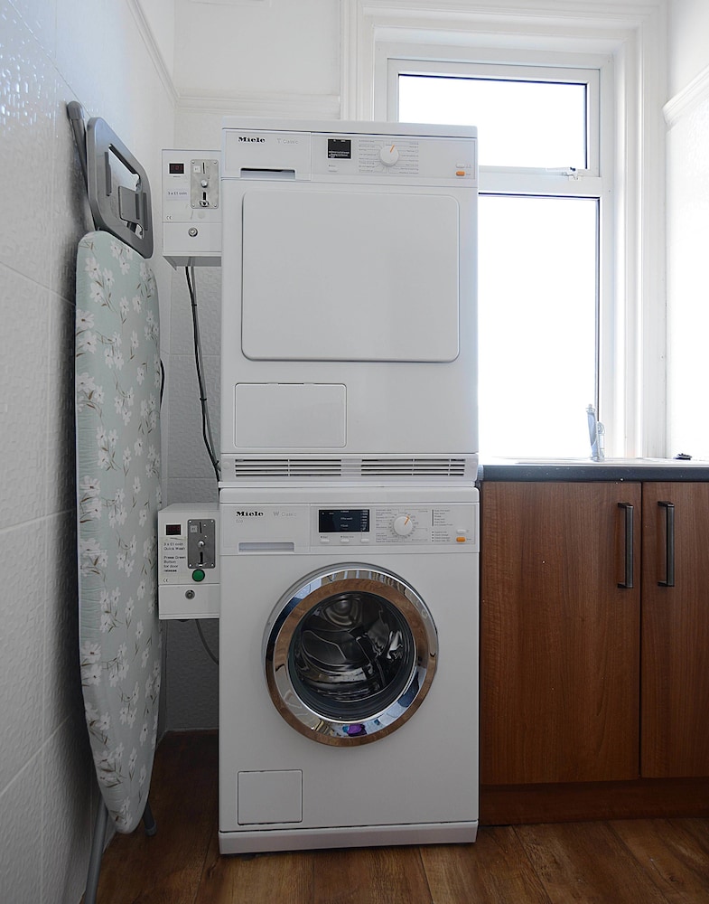 Twelve Self Serviced Apartments 7/50