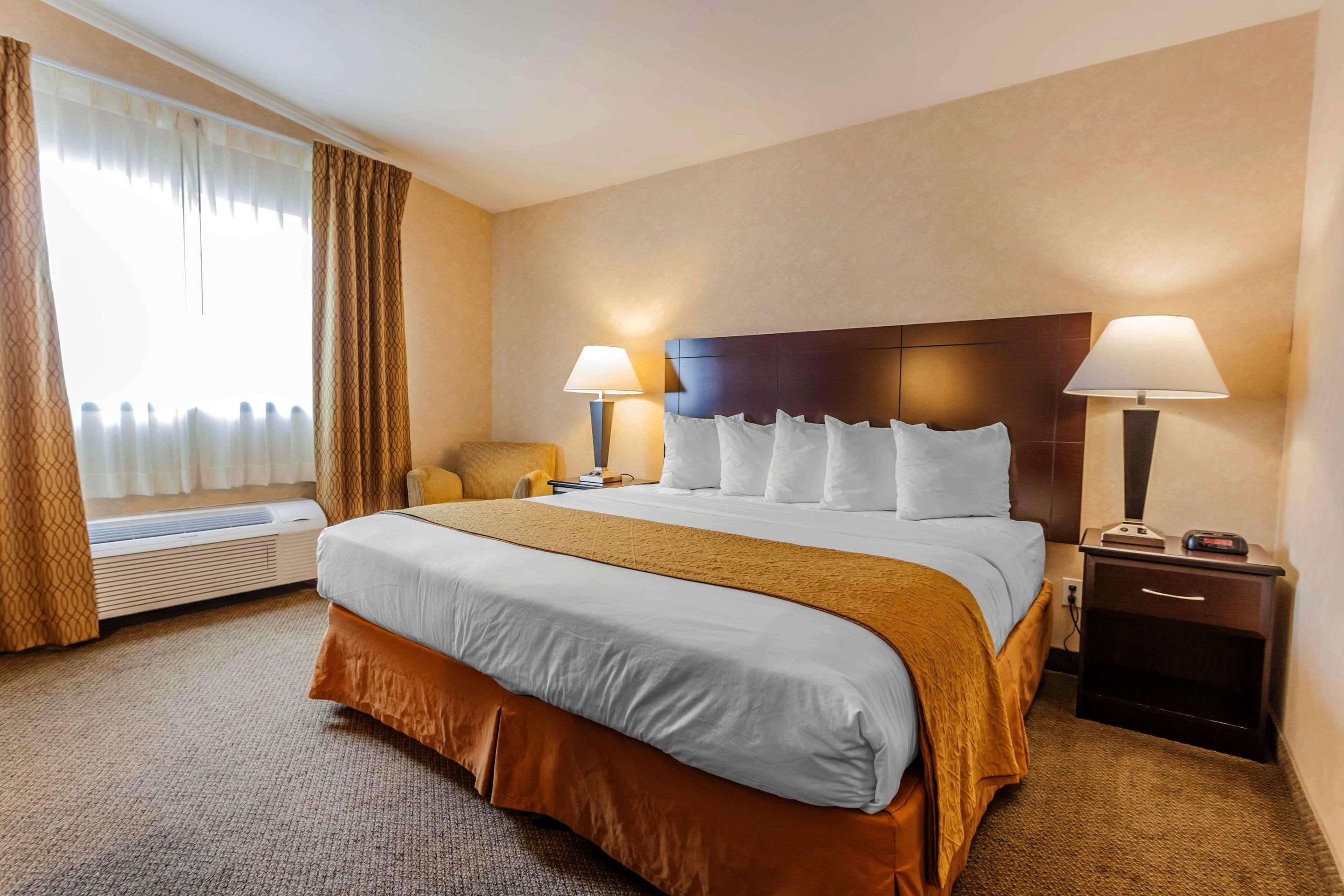 Quality Inn Near Seattle Premium Outlets secondary