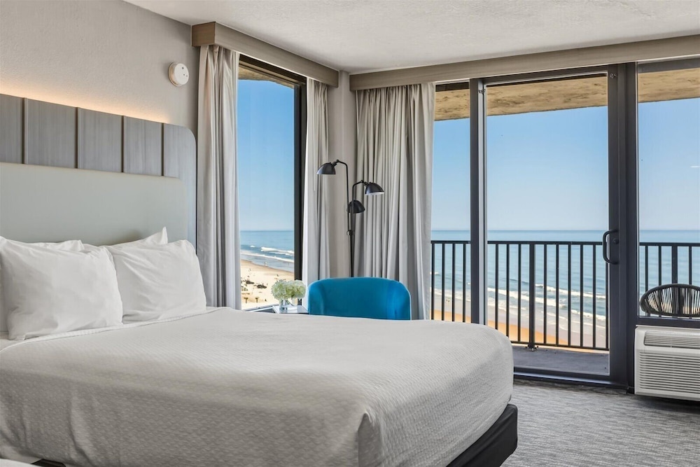 Standard, 2 Queen Beds, Ocean Front, Kitchen