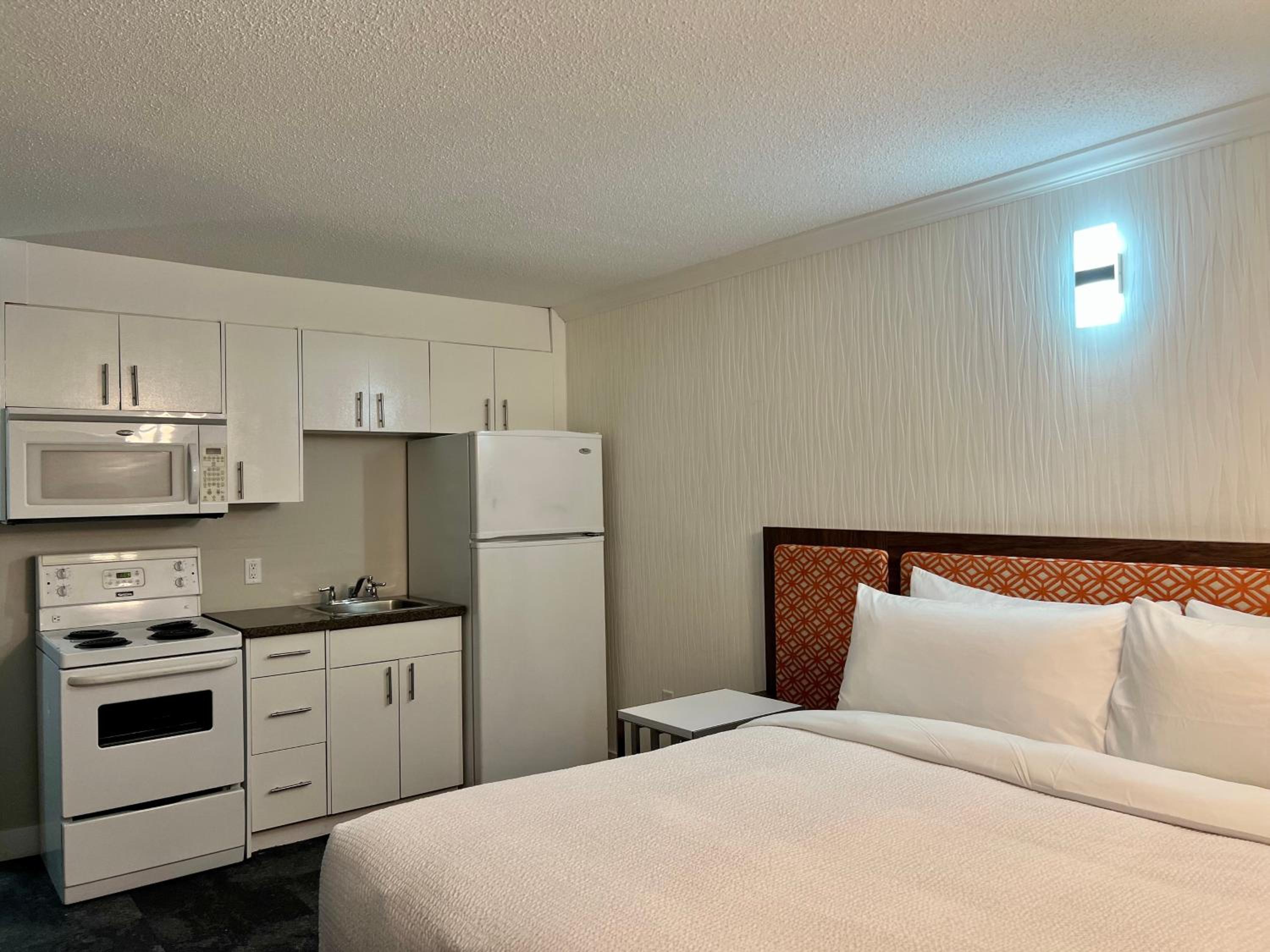 Efficiency, King Bed, Pet Friendly