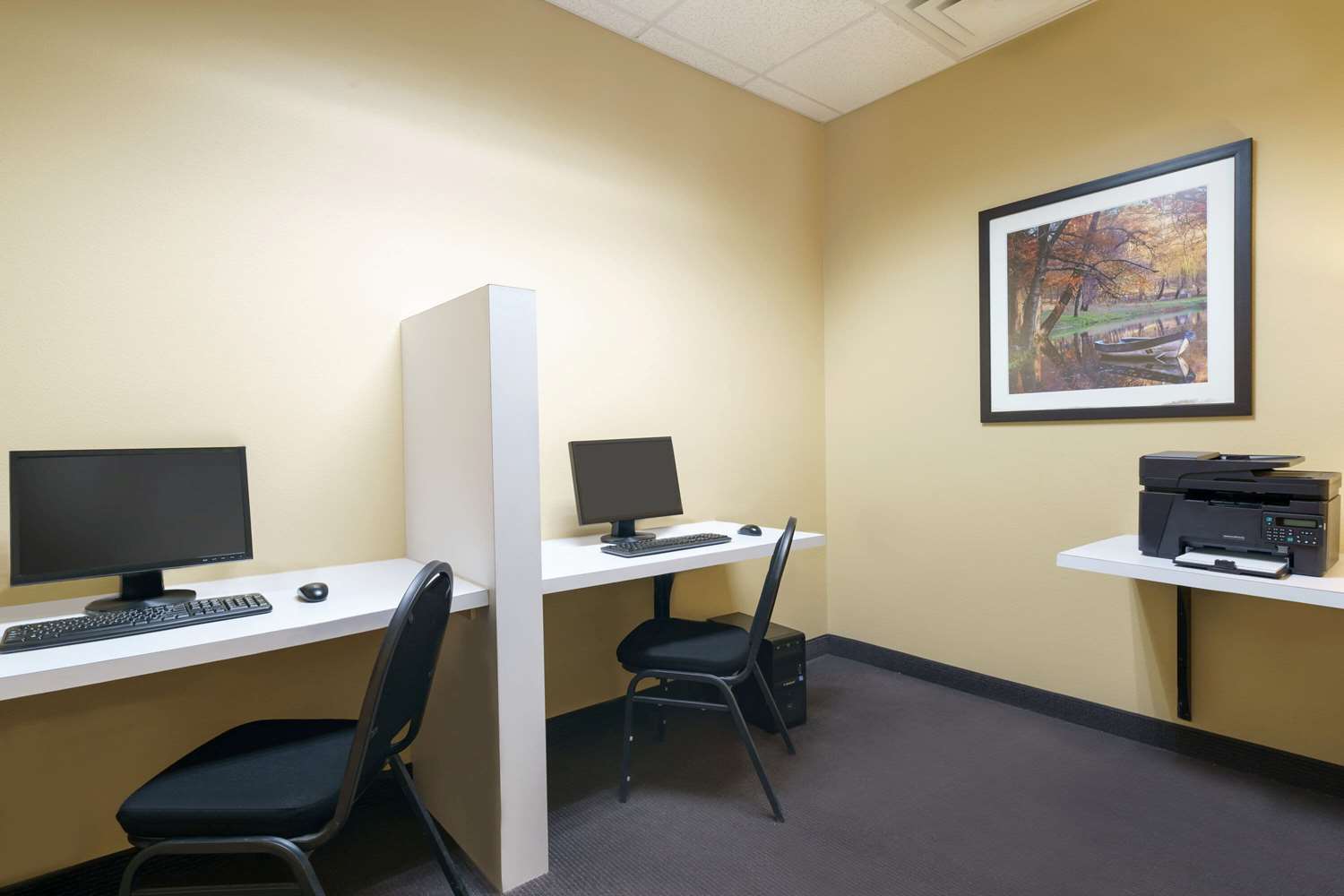 Bakken Airport Hotel And Suites Xwa 16/26