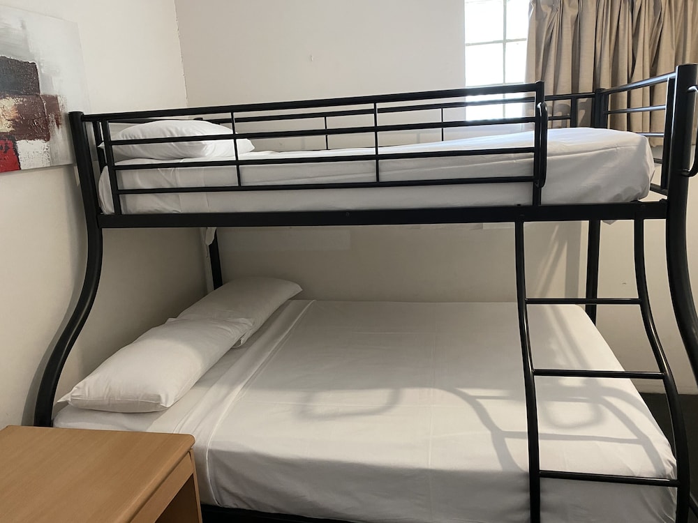 The Cosmopolitan Motel Serviced Apartments 19/48