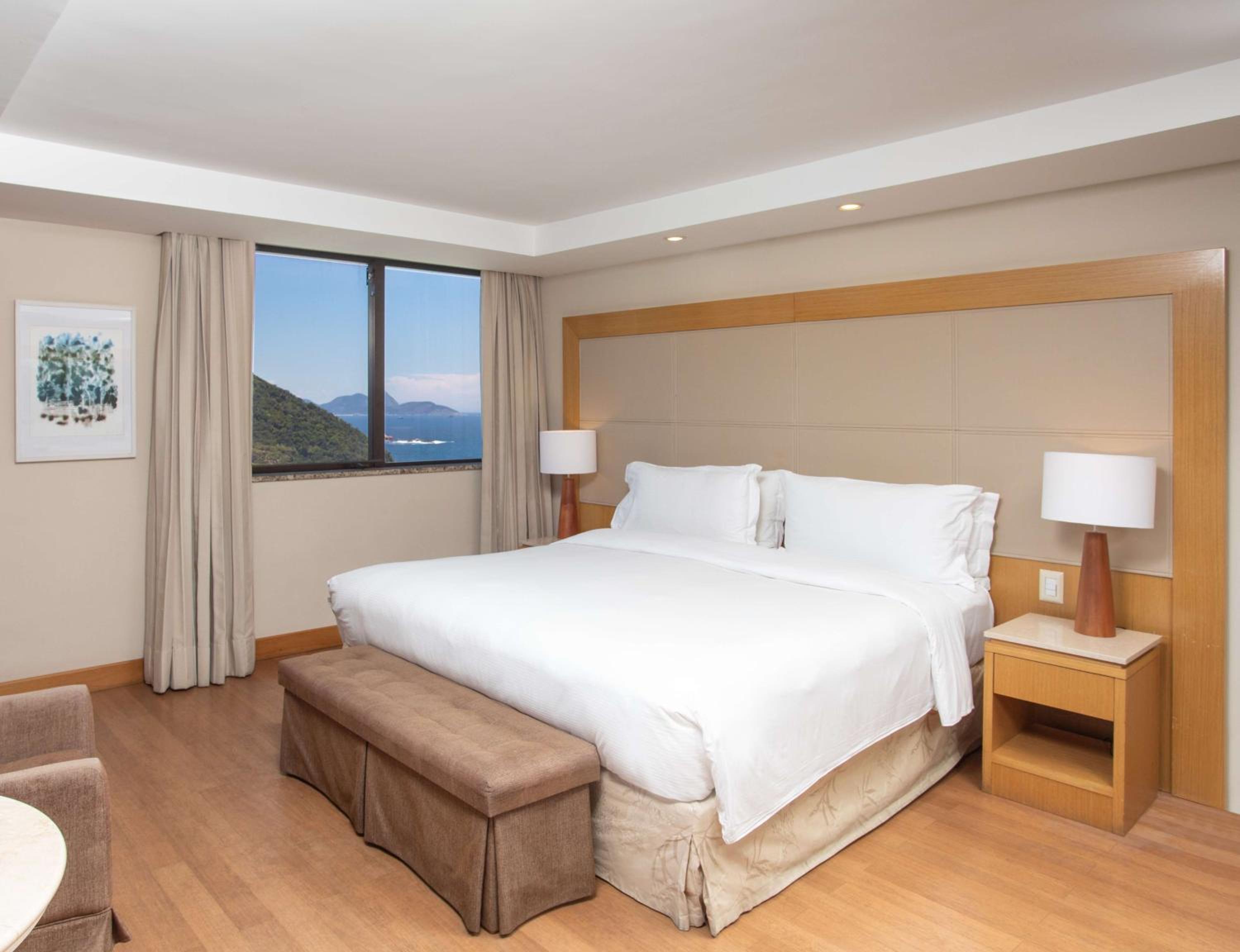 EXECUTIVE, KING BED, OCEAN VIEW