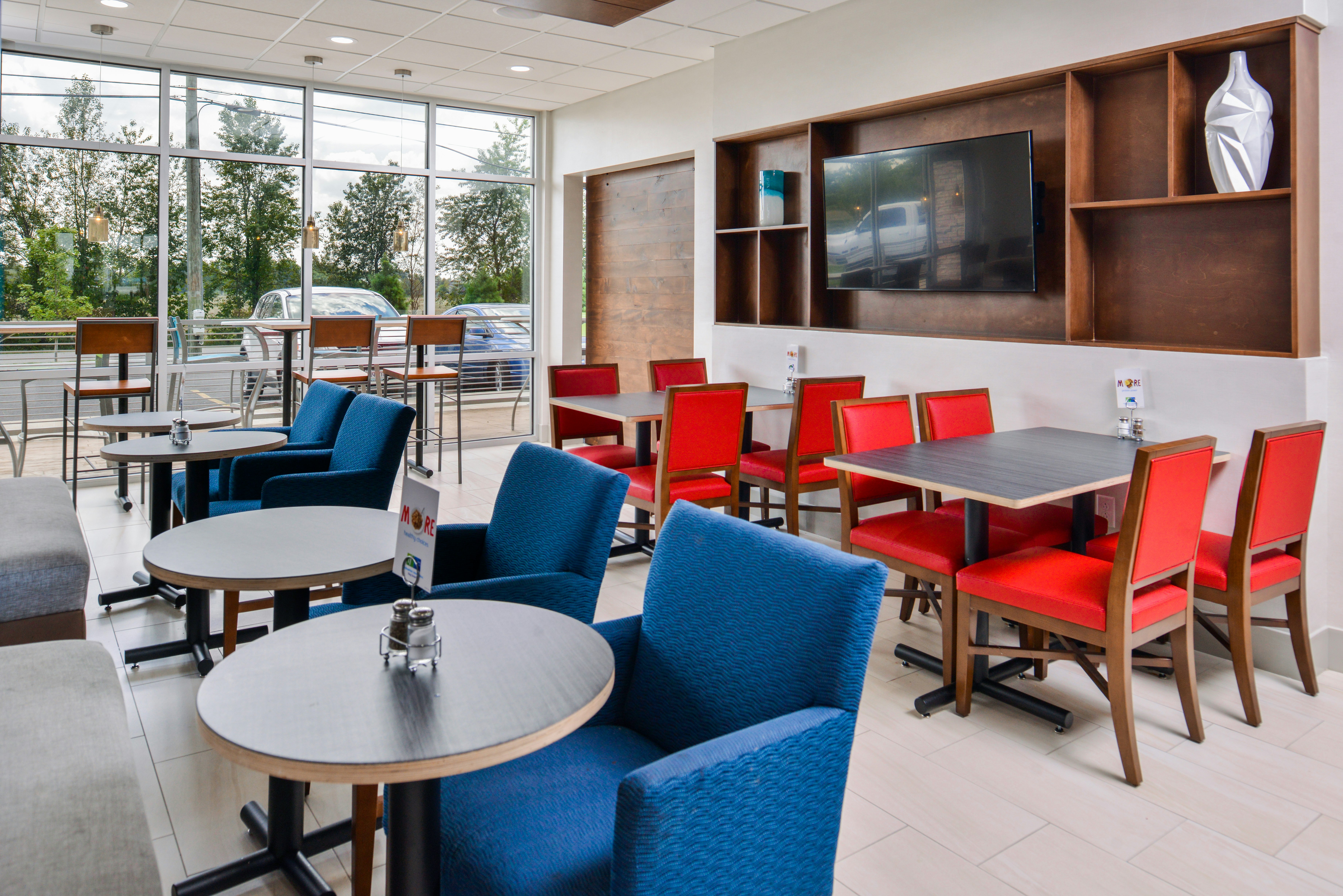 Holiday Inn Express Suites Siloam Springs 44/57