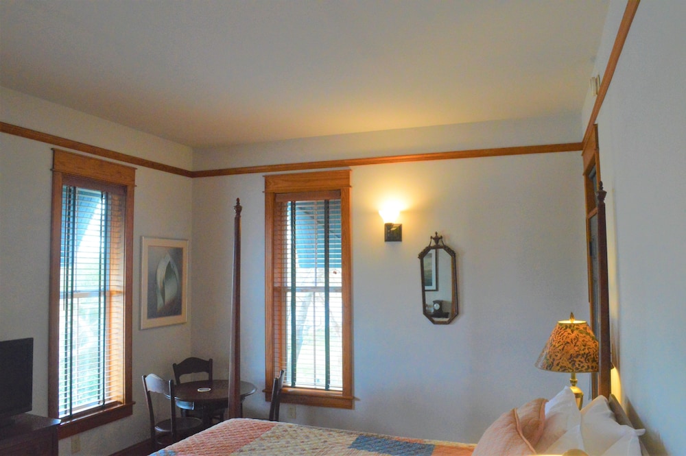 Roanoke Island Inn 22/50