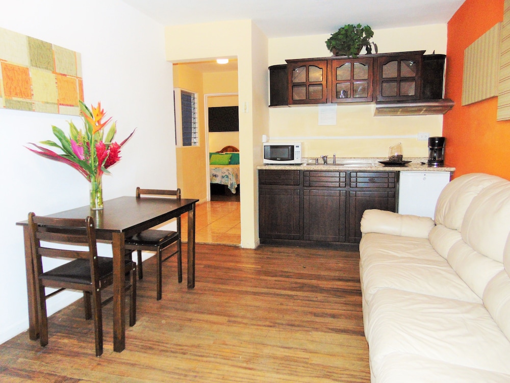 Casa Lima Bed & Breakfast 24/50