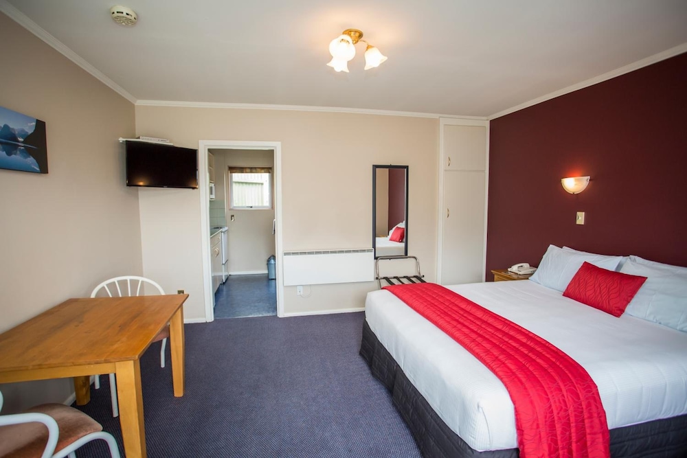 Parklands Motor Lodge 8/65