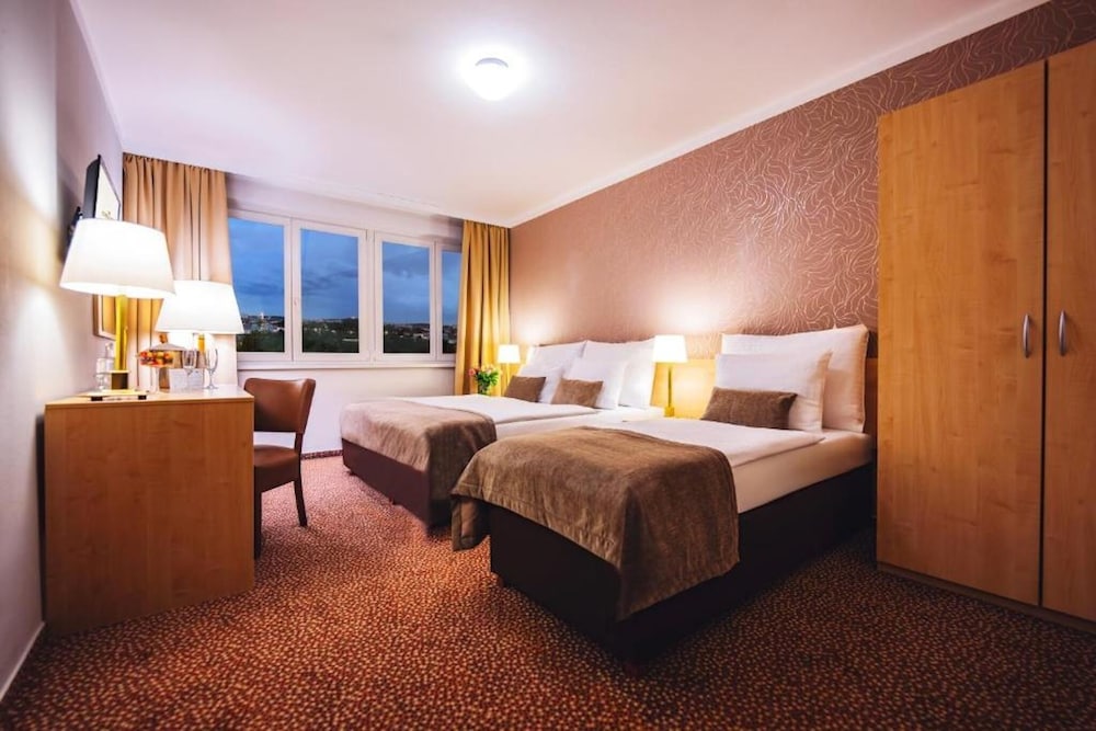 Hotel Charles Central 8/26