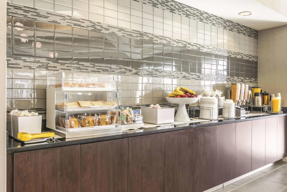 La Quinta Inn & Suites by Wyndham Alexandria Airport 30/48