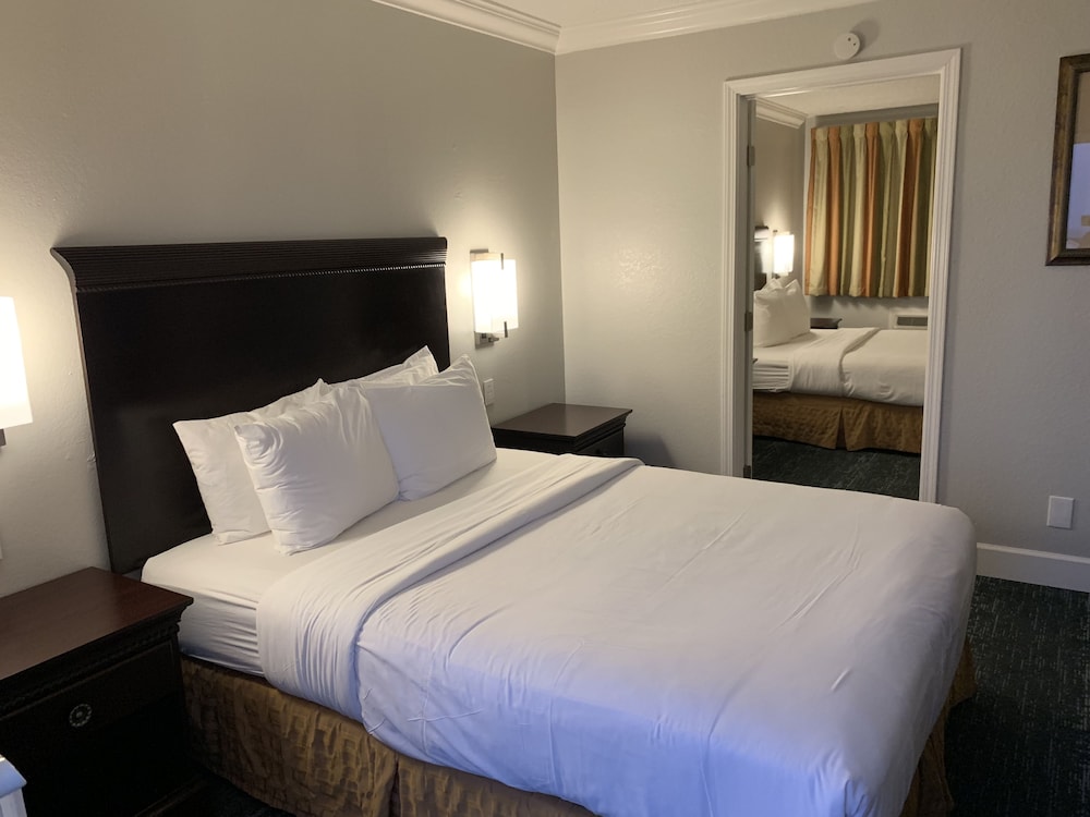 Stargazer Inn And Suites 27/66