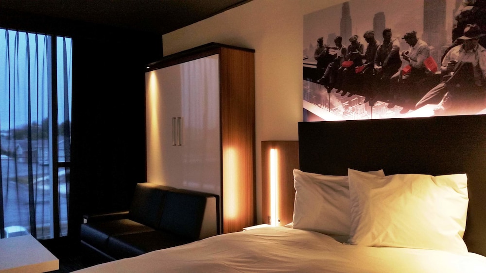 Comfort, King Bed, Murphy Bed