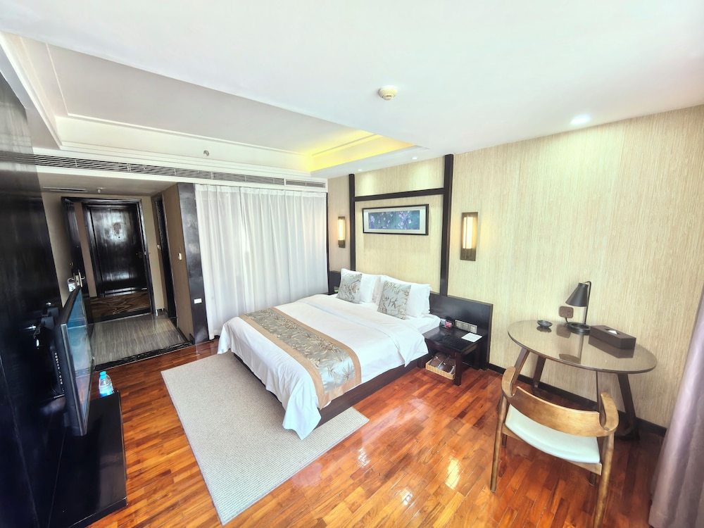 Deluxe, Single, King Bed
